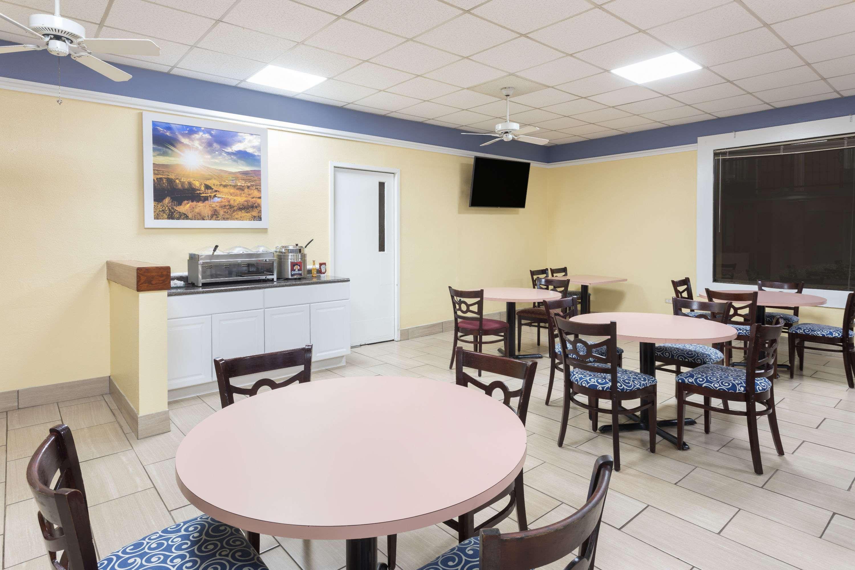 Days Inn By Wyndham Orangeburg South Exterior foto